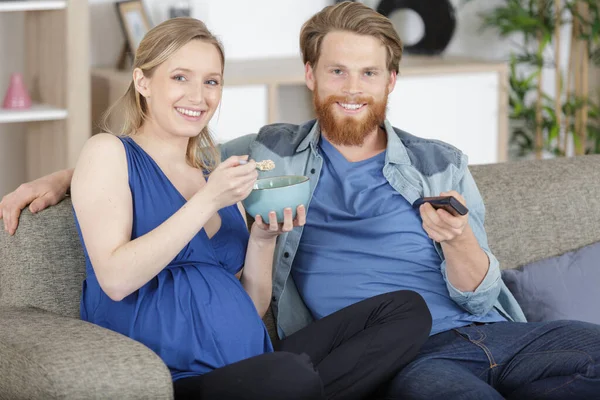 Happy Young Couple Preparing Watch Movie Home — Stock Photo, Image