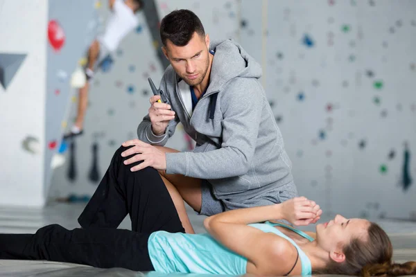 Man Calling Help Phone Wall Climbing Accident — Stock Photo, Image