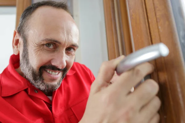 Handwerker Bei Der Türklinke Blick — Stockfoto