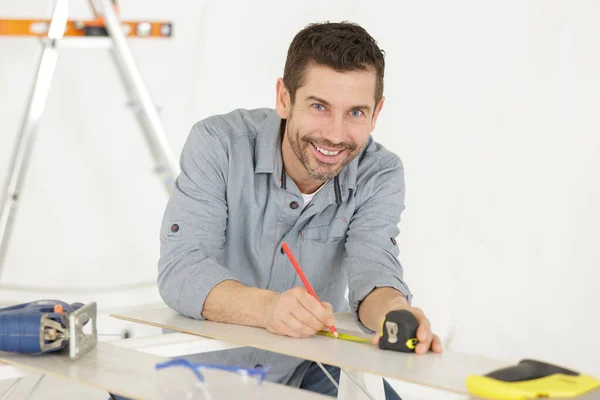 Uomo Misura Piano Lavoro — Foto Stock