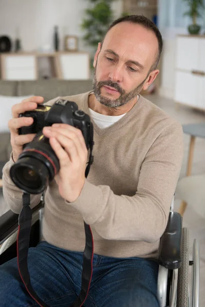 Rullstolsfotograf Jobbet — Stockfoto