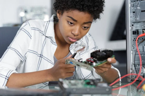 Young Woman Fixing — Stock Photo, Image