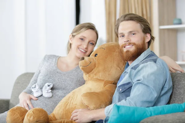 Verwacht Paar Grote Teddy Bank — Stockfoto