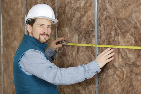Man Measures Wall Measuring Tape — Stock Photo, Image