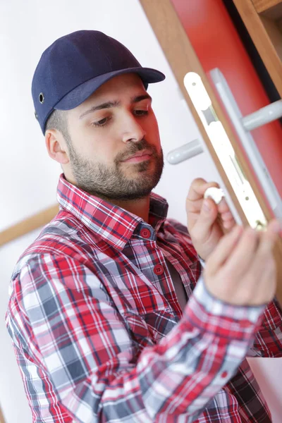 Man Mending Keyhole — Stock Photo, Image