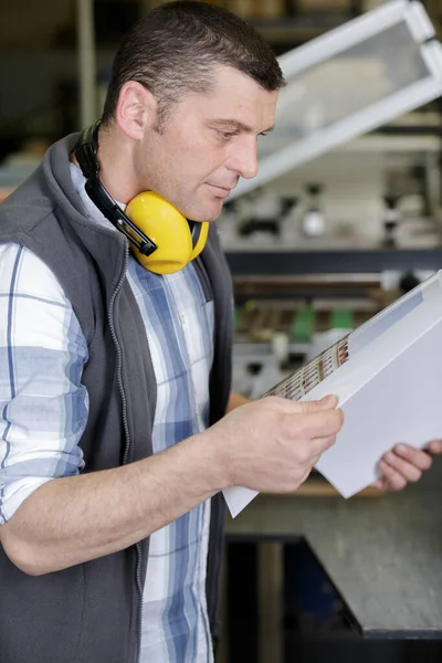 Close Maintenance Worker Operating Control Machine — Stock Photo, Image