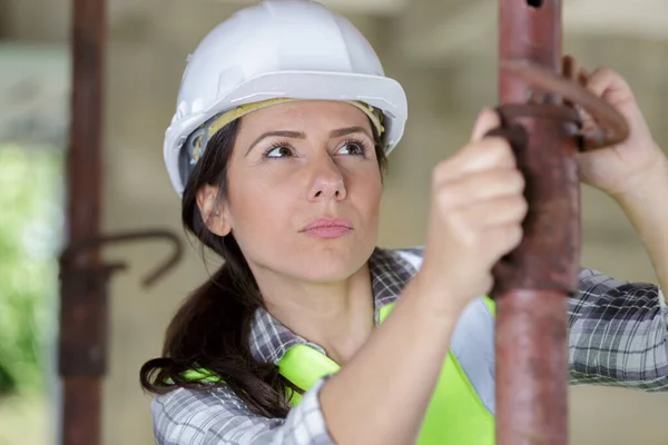 Female Plumber Fixing Water Pipe Adjustable Wrench — Stock Photo, Image