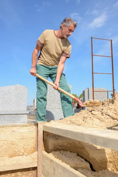 Porträt Eines Bauarbeiters Beim Graben — Stockfoto