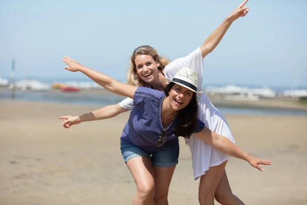 Nahaufnahme Sommerporträt Hübscher Frauen — Stockfoto