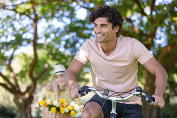 Happy Couple Chasing Each Other Bike — Stock Photo, Image