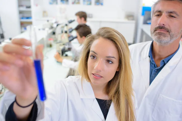 Observar Líquido Dentro Tubo Ensayo — Foto de Stock