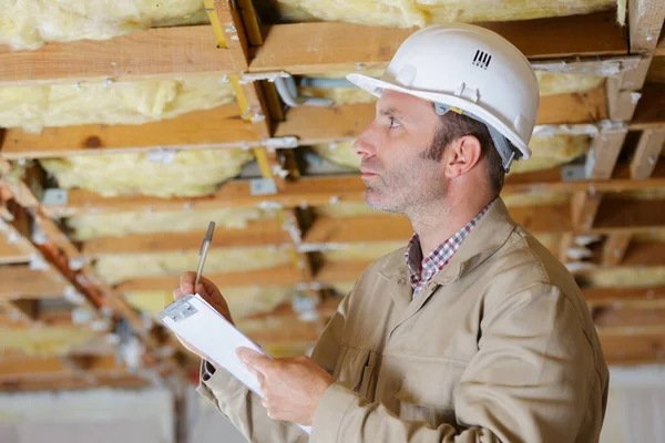 Male Builder Writing Clipboard — Stock Photo, Image