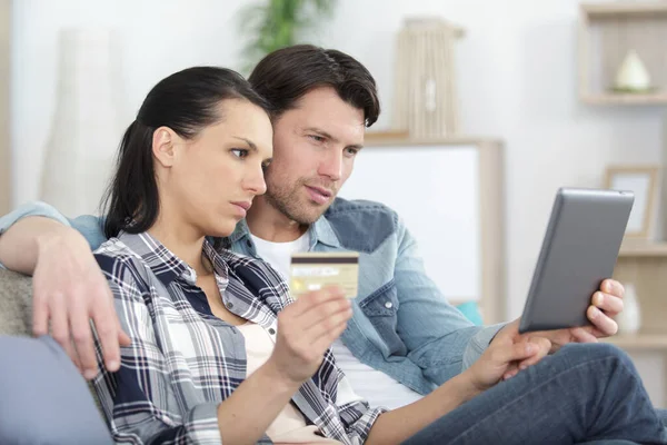 Mid Adult Couple Shopping Using Laptop Credit Card — Stock Photo, Image