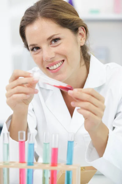 Happy Female Lab Worker — Stock Photo, Image