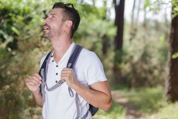 Retrato Homem Caminhante Livre — Fotografia de Stock