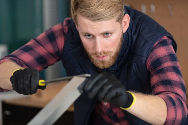 Jonge Knappe Timmerman Werkplaats — Stockfoto