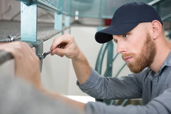 Man Screws Stairs Drill Park — Stock Photo, Image