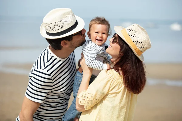 Aile Plaj Konseptinde — Stok fotoğraf