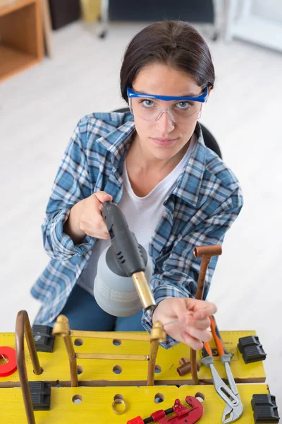 Young Female Plumbing Heating Bronze Pipes — Stock Photo, Image