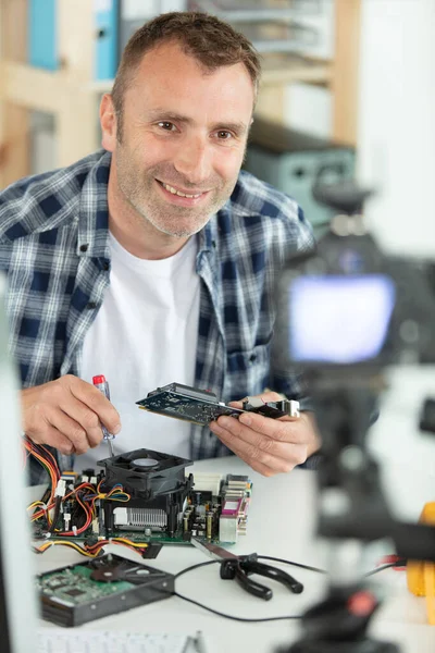 Happy Man Filming Himself Fixing Drone — Stock Photo, Image