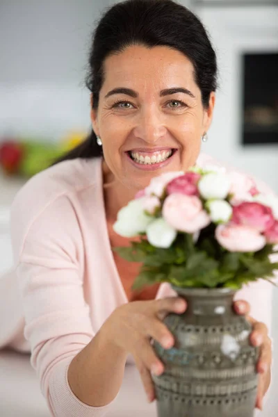 Belle Femme Avec Vase Fleurs — Photo