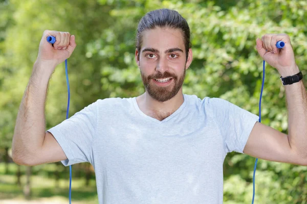 Hombre Deportivo Con Cuerda Salto — Foto de Stock