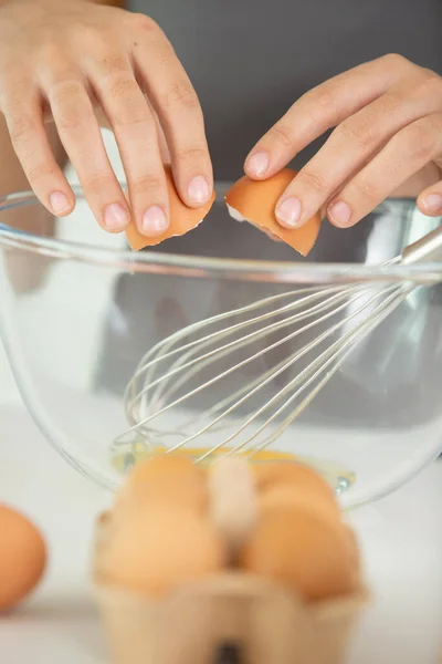 Hands Breaking Egg Bowl — Stock Photo, Image