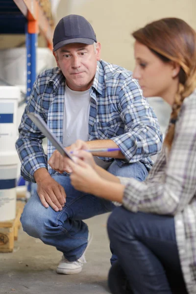 Manager Warehouse Worker Checking Inventory — Stock Photo, Image