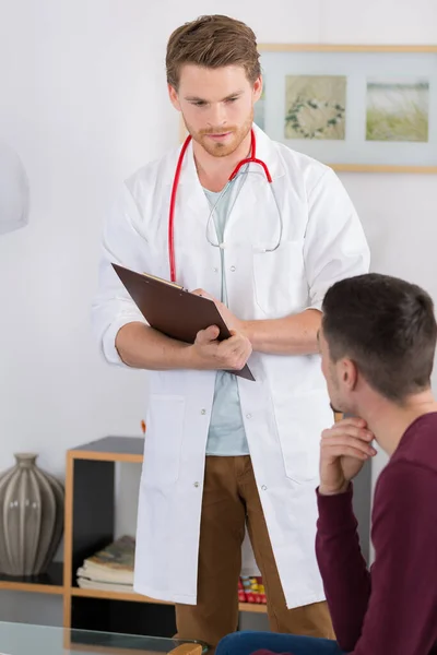 Patient Spricht Mit Arzt — Stockfoto