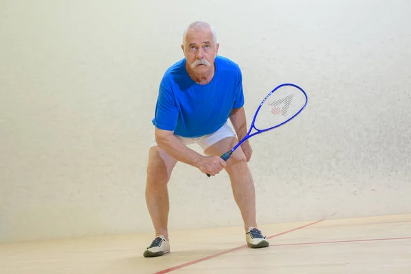 Porträtt Senior Man Tennisspelare Stående — Stockfoto