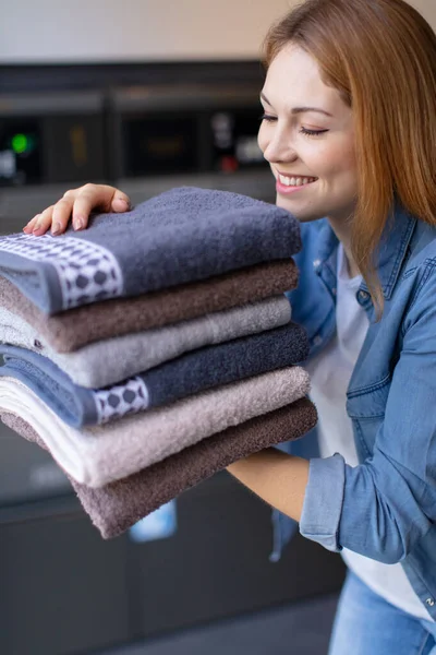 Confident Woman Holding Clean Towels Laundry — Stock Photo, Image