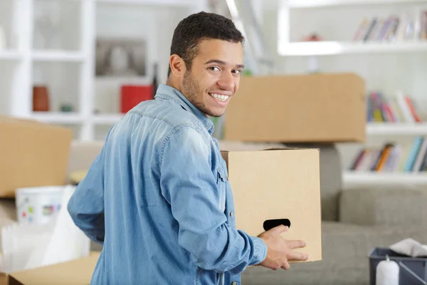 Homem Feliz Movendo Casas — Fotografia de Stock