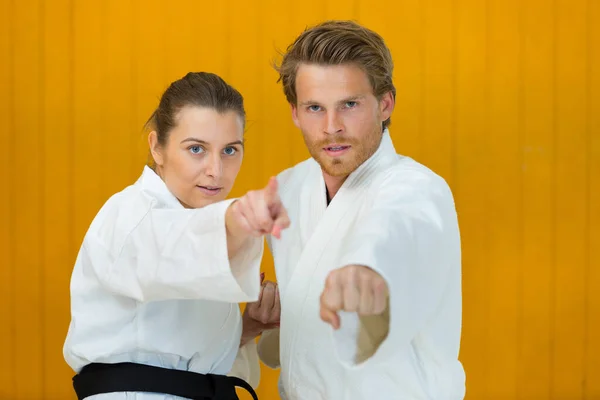 Porträtt Man Och Kvinna Kimonos — Stockfoto