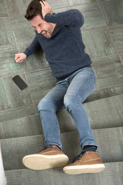 Hombre Cayendo Escaleras — Foto de Stock