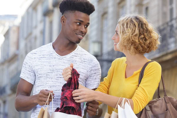 Casal Feliz Compras — Fotografia de Stock