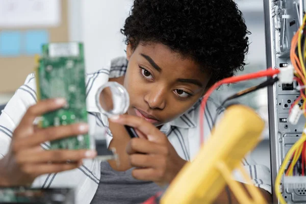 Serious Woman Working Circuit Board Magnifying Glass — Stock Photo, Image