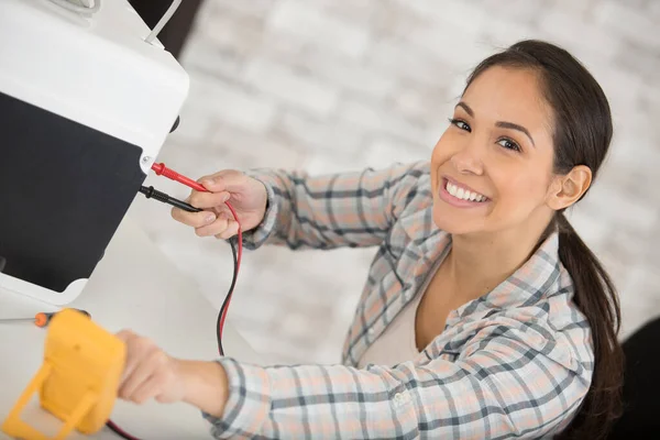 Female Electrician Work — Stock Photo, Image