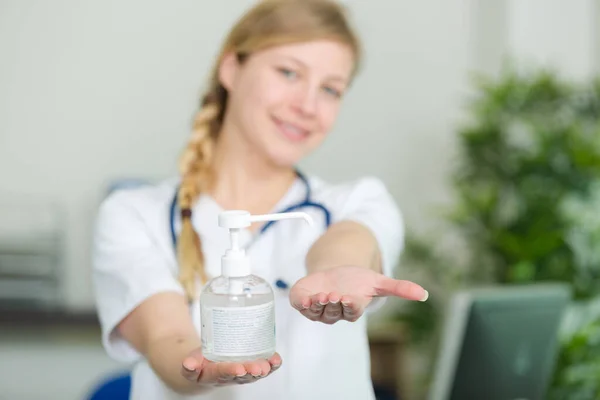 Medical Worker Dispensing Antibacterial Gel Hand — Stock Photo, Image