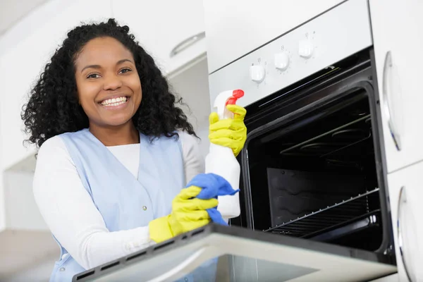 Young Female Housekeeper Loving Her Job — Stock Photo, Image