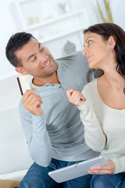 Couple Internet Purchase — Stock Photo, Image