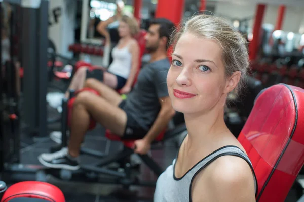 Porträt Einer Frau Fitnessstudio — Stockfoto