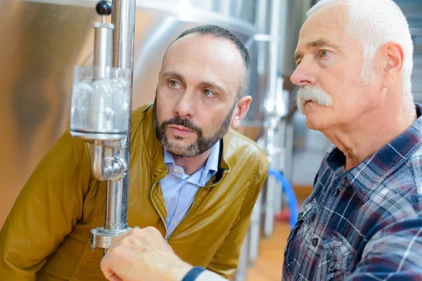 Primer Plano Los Trabajadores Bodega — Foto de Stock