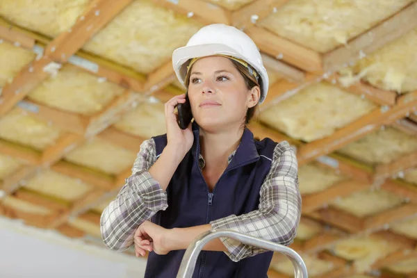 Construction Workers Phone Ladder — Stock Photo, Image