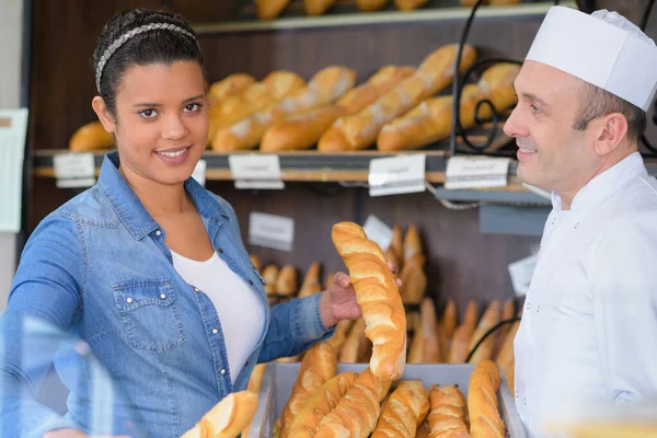 Trabajador Panadería Sonriendo Felizmente —  Fotos de Stock