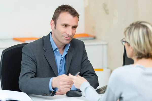 Agency Worker Giving Calling Card Client — Stock Photo, Image