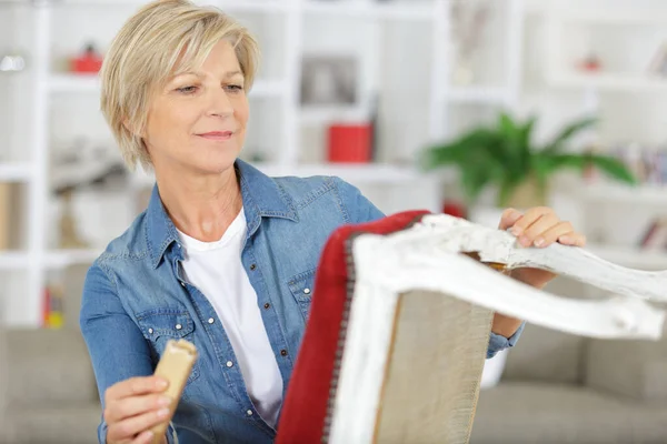 Hardworking Professional Woman Fixing Chair — Stock Photo, Image