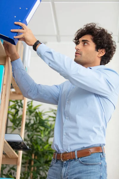 Young Man Standing Next Shelf Folder — Stock Photo, Image