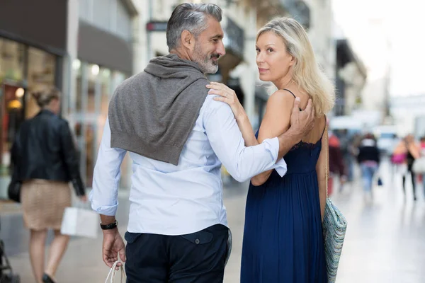 Portrait Smiling Mature Couple Walking Town — Stock Photo, Image