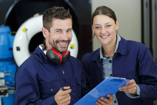 Pareja Personas Trabajo Positivo Riendo Cámara — Foto de Stock