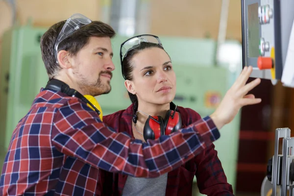 Ritratto Ingegnere Apprendista Fabbrica — Foto Stock